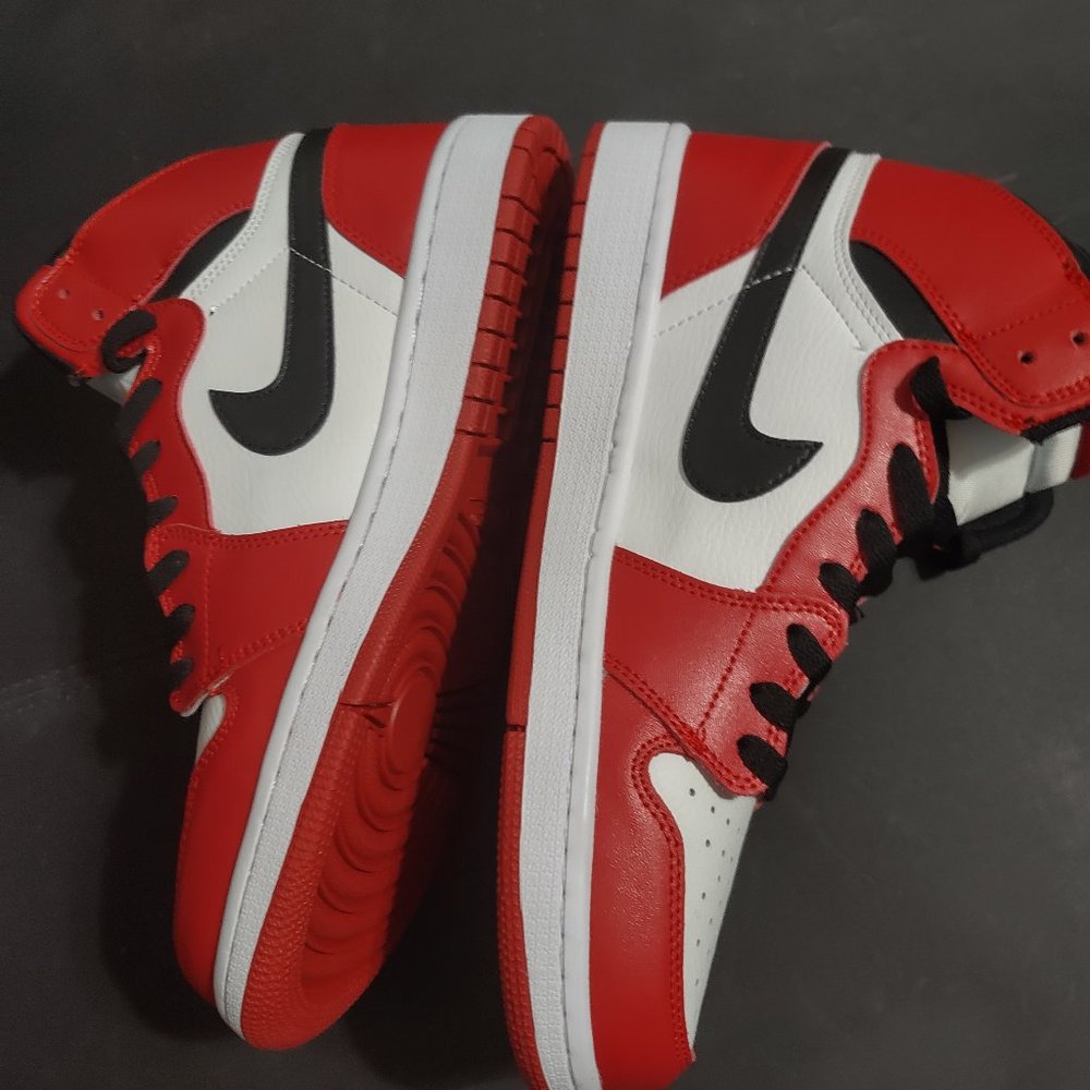 Jordan 1 mid shoe